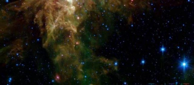 NASA每天图片展示新生恒星“圣诞树星团”