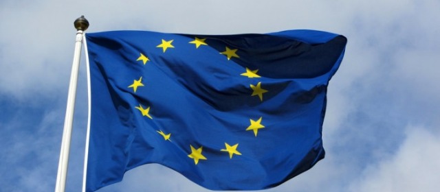 欧盟官员：谷歌、FB和推特应每月提供虚假信息报告