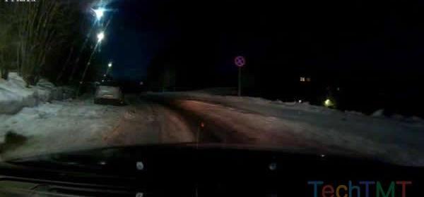 俄罗斯行车记录仪拍到巨大陨石坠落画面