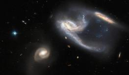 NASA分享NGC 7764A照：星系之间似乎正在相互作用