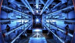 世界最大激光器中 "燃烧"的氢气等离子体创下核聚变能量输出记录