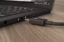 笔记本电脑的雷电接口有什么用？